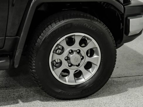 Used 2013 Toyota FJ Cruiser 4WD w/ Upgrade Pkg image 55