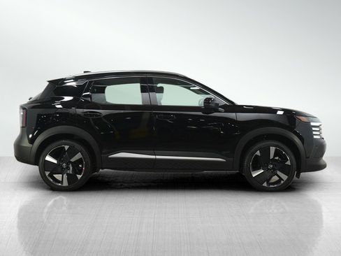 Used 2025 Nissan Kicks SR w/ SR Premium Package AWD/4WD image 6