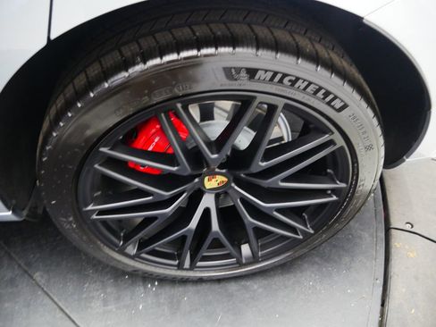 Used 2023 Porsche Macan GTS AWD/4WD image 14