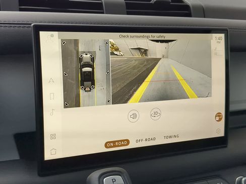 Used 2025 Land Rover Defender 110 S image 32