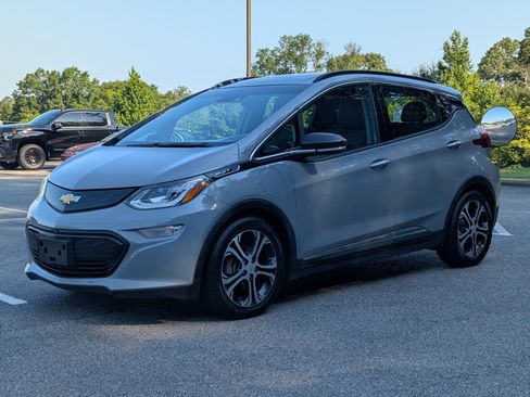 Used 2019 Chevrolet Bolt Premier w/ Infotainment Package FWD image 5