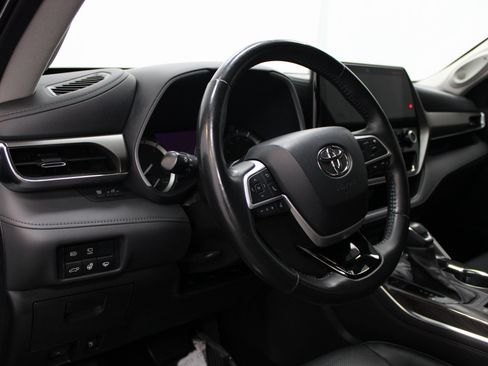 Used 2022 Toyota Highlander Limited image 12