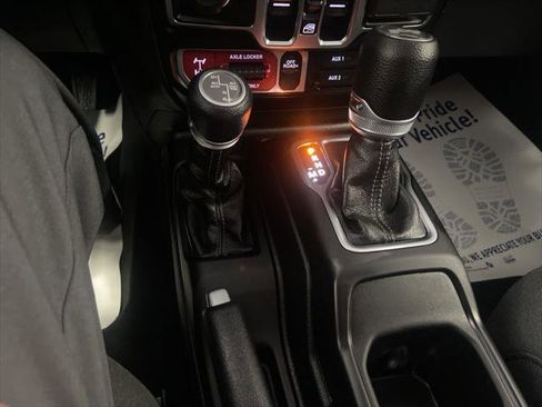 Certified 2025 Jeep Wrangler Willys 4xe image 34