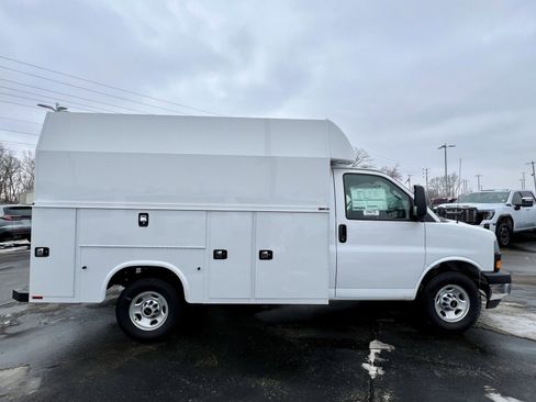 New 2025 GMC Savana 3500 w/ Power Convenience Package RWD image 6