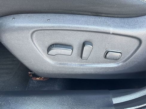 Used 2018 Nissan Rogue SV image 38