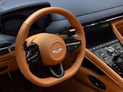 Used 2024 Aston Martin DB12 Convertible image 33