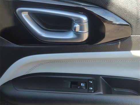 Certified 2024 Jeep Compass Limited image 27