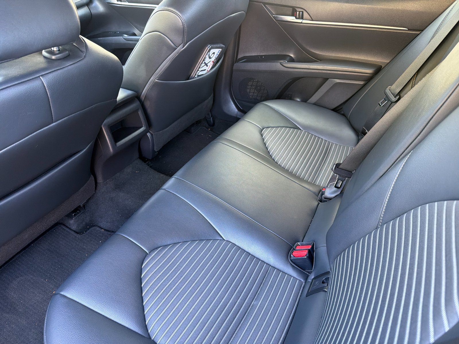 Used 2018 Toyota Camry SE w/ Moonroof Package FWD image 9
