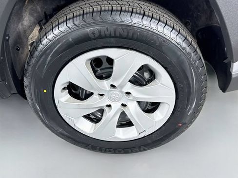 Used 2022 Toyota RAV4 LE FWD image 29