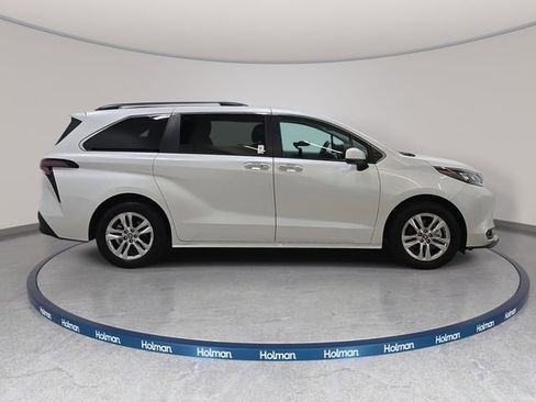 Certified 2025 Toyota Sienna XLE w/ XLE Plus Package AWD/4WD image 4