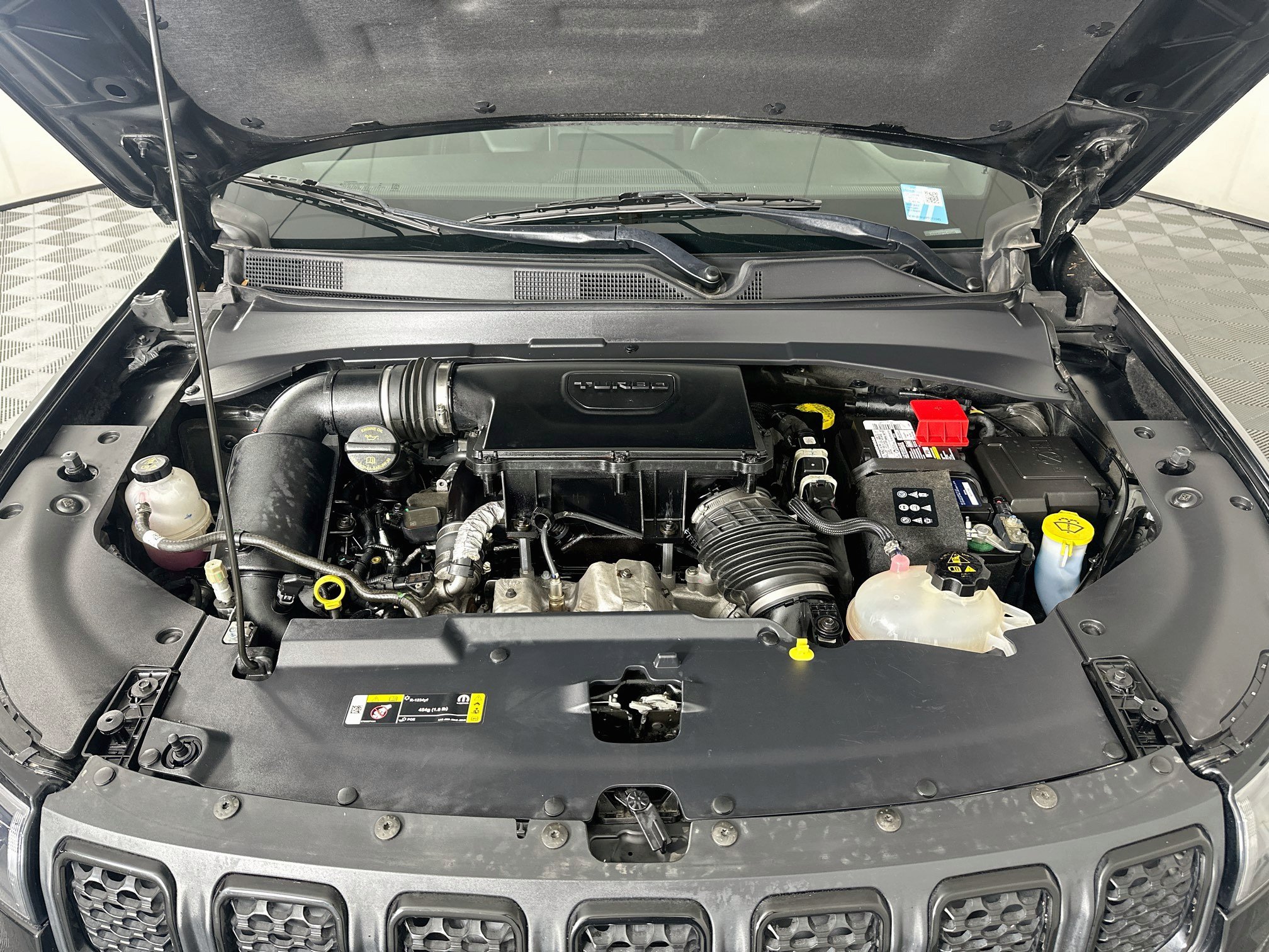 Used 2023 Jeep Compass Latitude w/ Sun and Sound Group AWD/4WD image 35