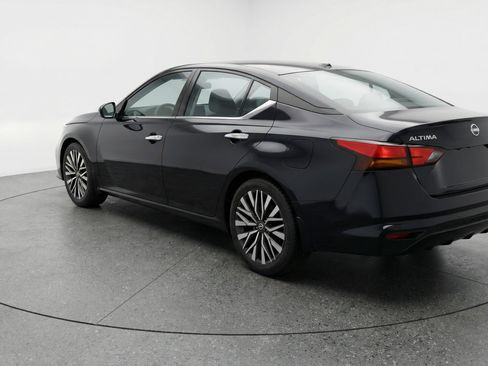 Used 2025 Nissan Altima 2.5 SV FWD image 6