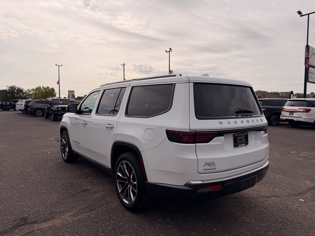 Used 2022 Jeep Wagoneer Series III w/ Premium Group I AWD/4WD image 7