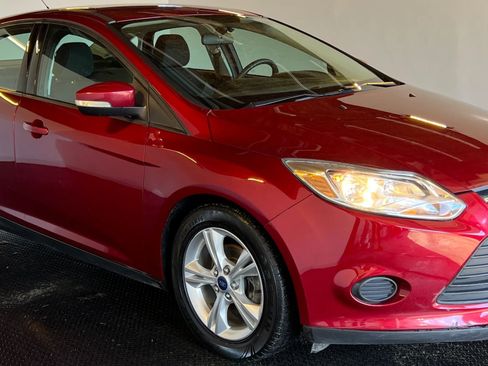 Used 2014 Ford Focus SE w/ SE Winter Package FWD image 4