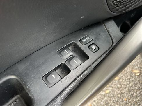 Used 2016 Hyundai Veloster w/ Option Group 02 image 26