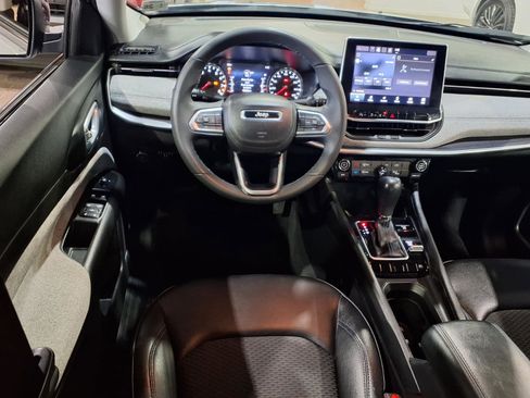 Used 2022 Jeep Compass Latitude AWD/4WD image 9