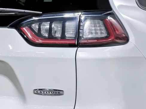 Used 2019 Jeep Cherokee Latitude w/ Popular Appearance Group image 12