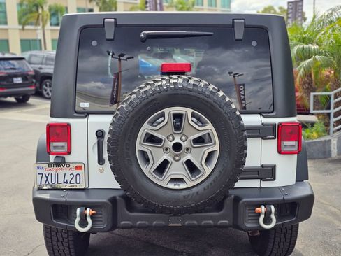 Used 2017 Jeep Wrangler Unlimited Rubicon w/ Connectivity Group AWD/4WD image 6
