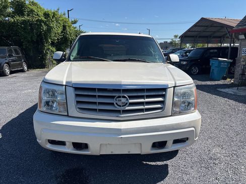 Used 2002 Cadillac Escalade AWD image 2