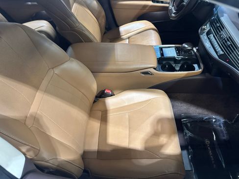 Used 2018 Lexus LS 500 w/ Accessory Package (Z2) RWD image 34