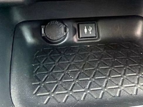 Used 2019 Toyota RAV4 LE FWD image 26