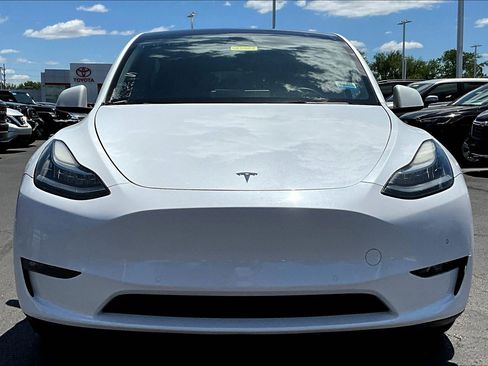 Used 2022 Tesla Model Y Long Range AWD/4WD image 2