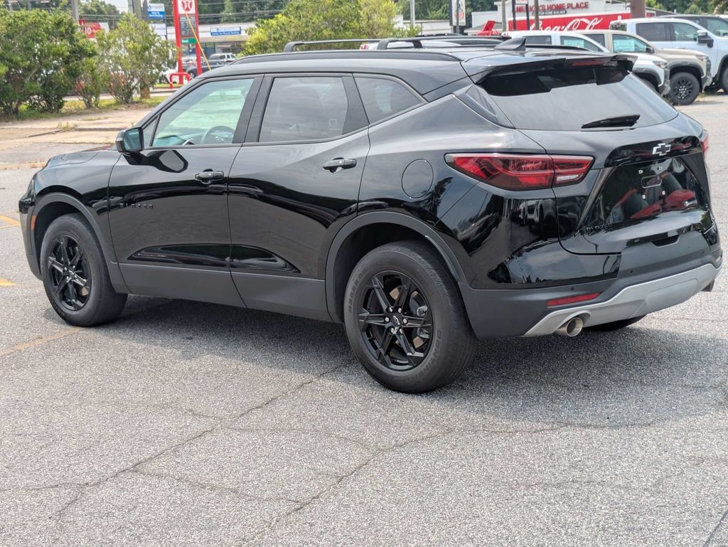 Used 2024 Chevrolet Blazer LT w/ Midnight/Sport Edition FWD image 6