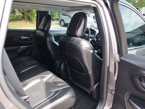 Used 2021 Jeep Cherokee Latitude Lux w/ Sun & Sound Group FWD image 21