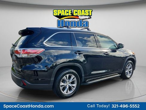 Used 2015 Toyota Highlander XLE FWD image 3