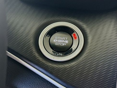 Used 2024 Jeep Grand Cherokee Laredo X image 21