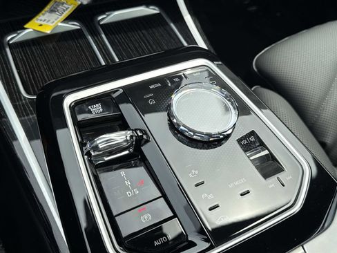 Used 2026 BMW 740i w/ Premium Package image 23