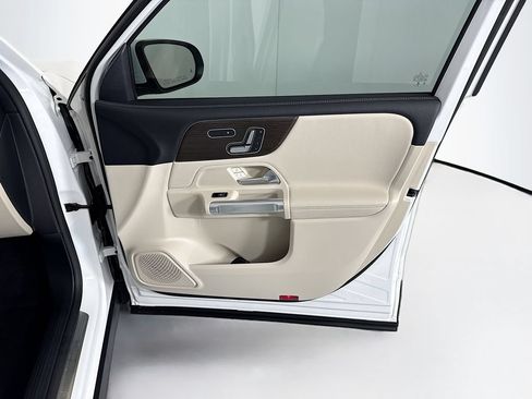 Used 2025 Mercedes-Benz GLB 250 image 25