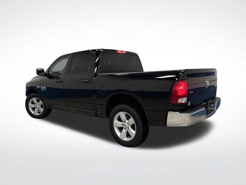 Used 2022 RAM 1500 Classic SLT image 3