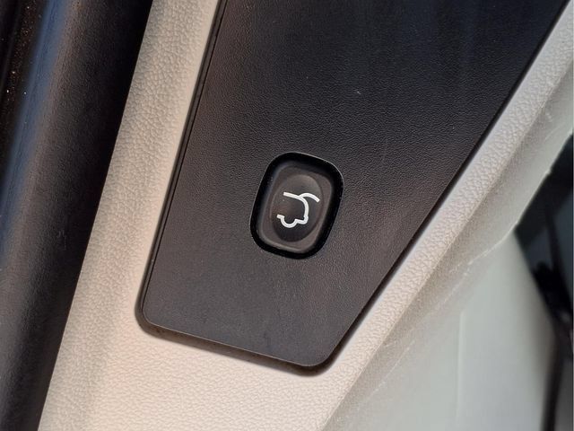 Used 2016 Dodge Grand Caravan SXT w/ Rear Park Assist Package FWD image 22