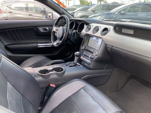 Used 2017 Ford Mustang Premium image 22
