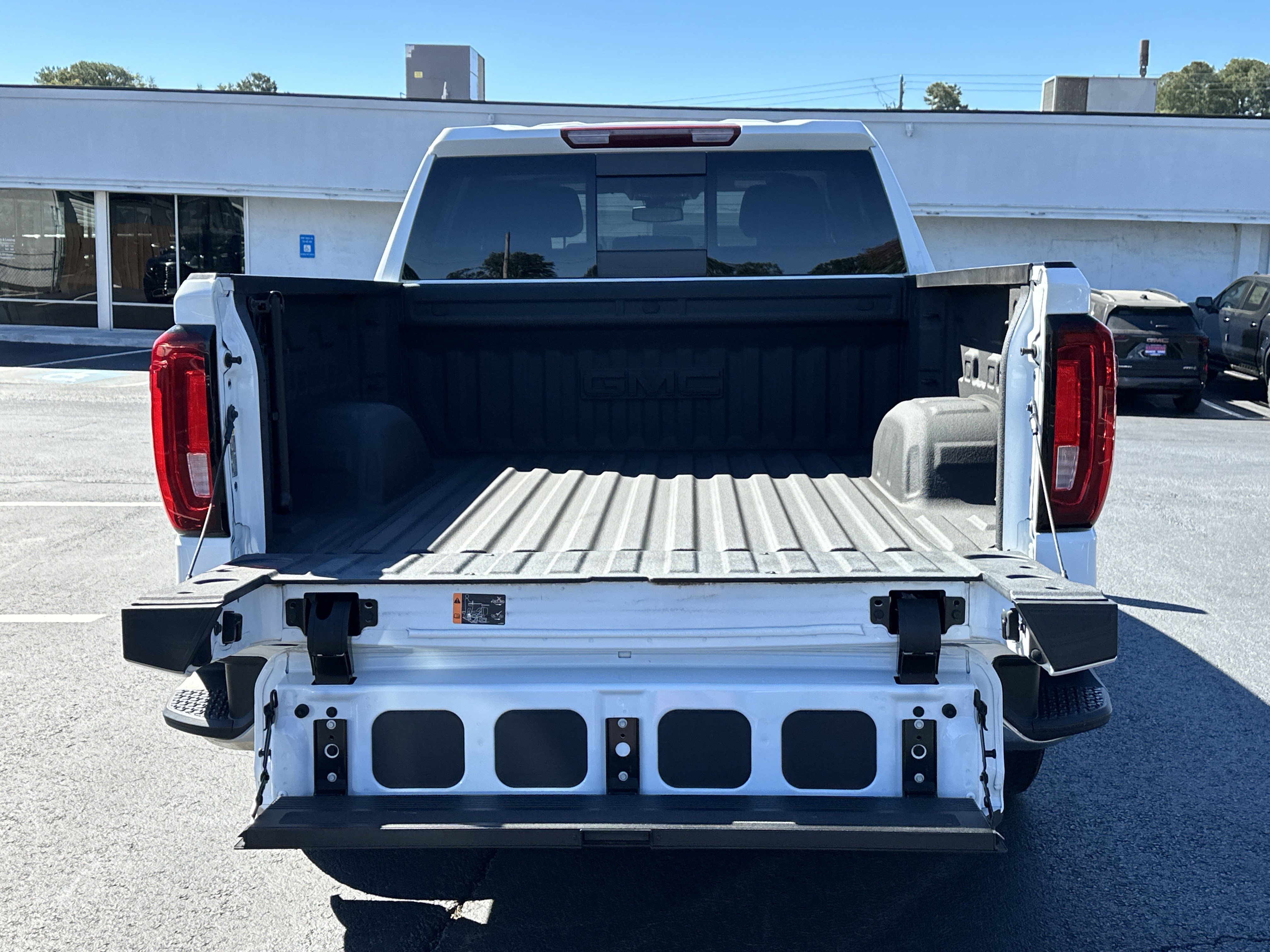 Used 2023 GMC Sierra 1500 SLT w/ SLT Premium Plus Package AWD/4WD image 14