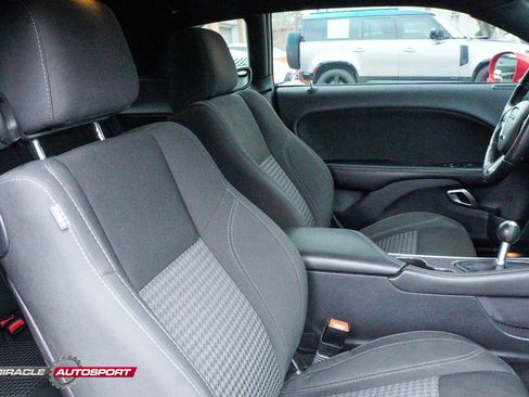 Used 2016 Dodge Challenger R/T w/ Blacktop Package image 28