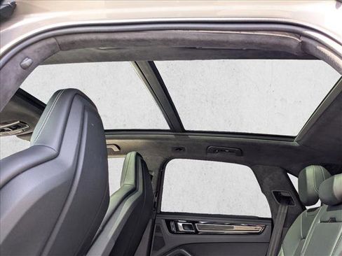 Used 2022 Porsche Cayenne Turbo image 20