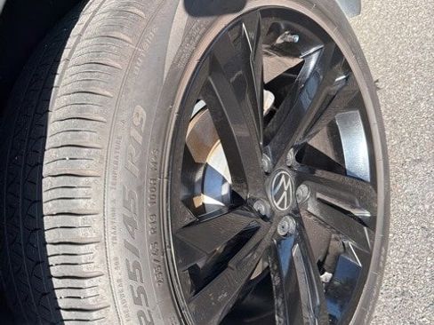 Certified 2023 Volkswagen Tiguan SE R-Line image 8