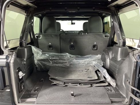 Used 2023 Jeep Wrangler Willys image 43