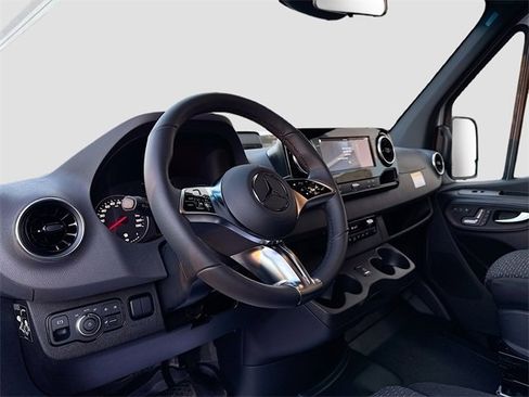 Used 2025 Mercedes-Benz Sprinter 144 Cargo image 9