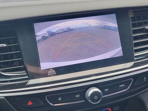 Used 2019 Buick Regal Essence w/ Driver Confidence Package I image 16