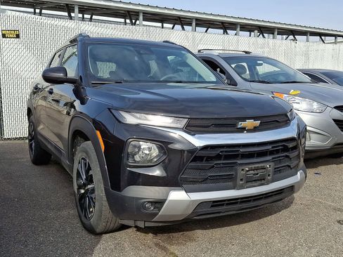 Used 2022 Chevrolet TrailBlazer LT w/ Driver Confidence Package AWD/4WD image 2