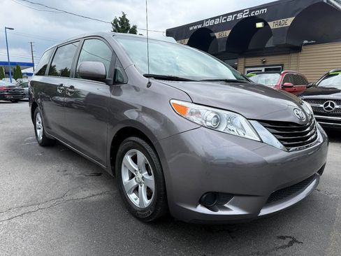 Used 2011 Toyota Sienna LE FWD image 40