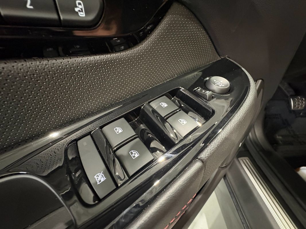 Used 2017 Chevrolet SS RWD image 39