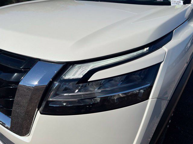 Used 2023 Nissan Pathfinder Platinum AWD/4WD image 9