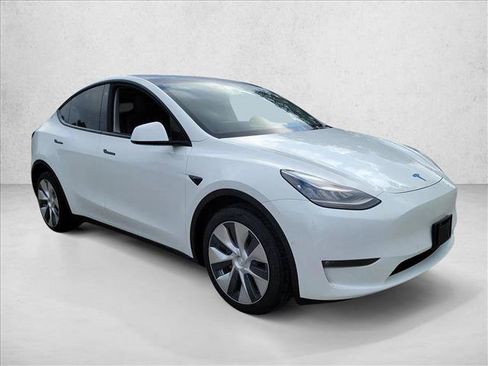 Used 2021 Tesla Model Y Long Range AWD/4WD image 3