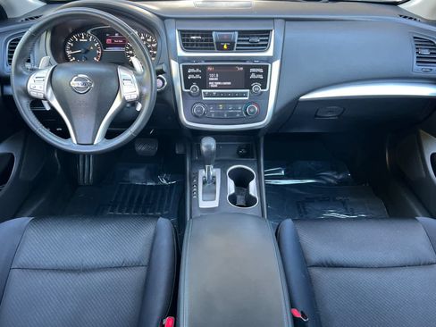 Used 2017 Nissan Altima 2.5 SR w/ Midnight Edition Package image 3