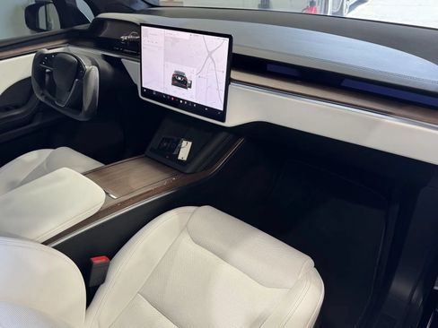 Used 2023 Tesla Model X AWD/4WD image 5