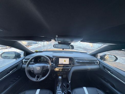 Used 2025 Toyota Camry SE image 30